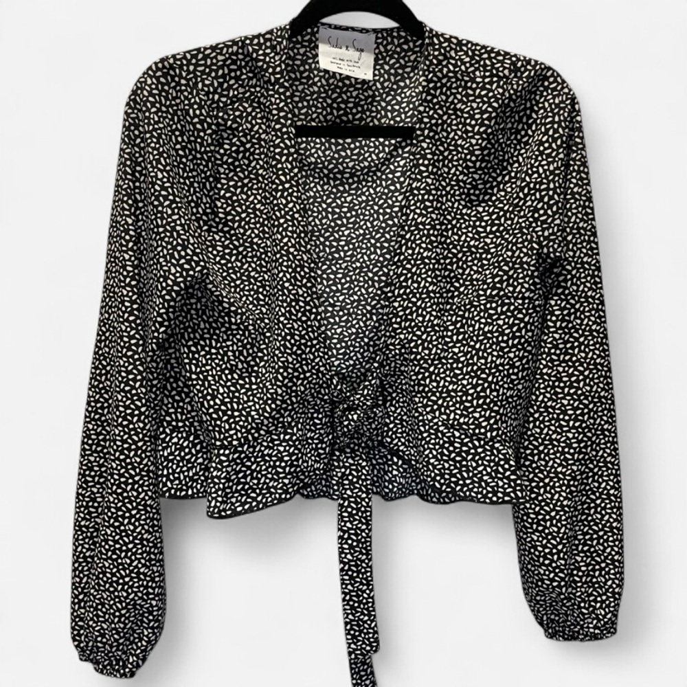 Sadie & Sage Black White Polka Dot Tie Front Crop Top Blouse Medium Womens